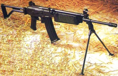 штурмовая винтовка Vektor R4 на сошках